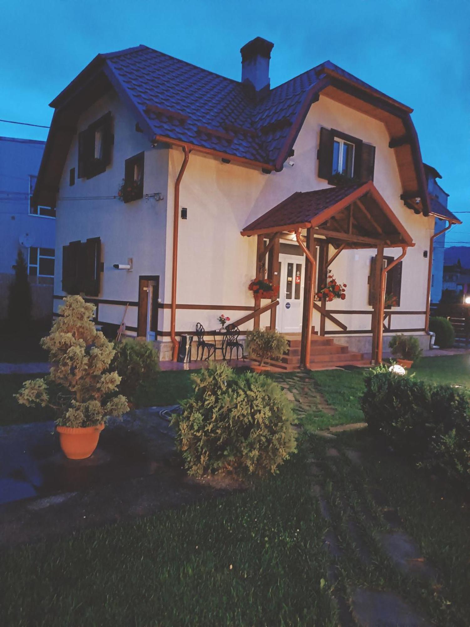 Residence Rooms Bucovina Câmpulung Moldovenesc エクステリア 写真