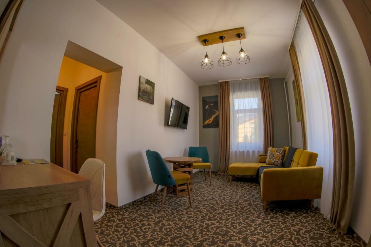 Residence Rooms Bucovina Câmpulung Moldovenesc エクステリア 写真